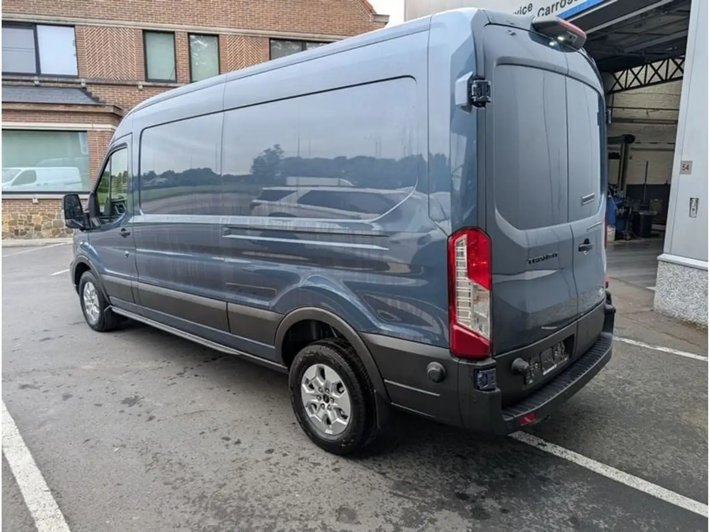Ford Transit 2T Limited 350L L3H2 2.0TDCi 165pk A8 automaat Bleu - 2