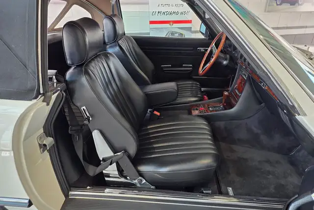 Mercedes-Benz SL view 11