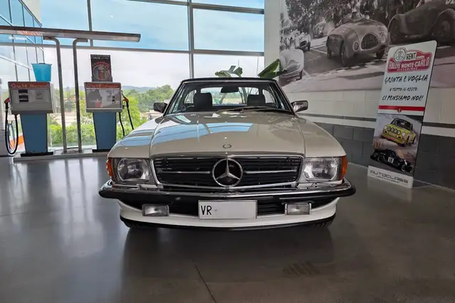 Mercedes-Benz SL view 2