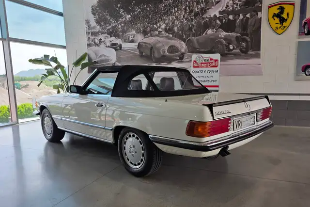 Mercedes-Benz SL view 5