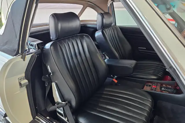 Mercedes-Benz SL view 12