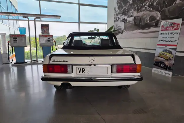 Mercedes-Benz SL view 4