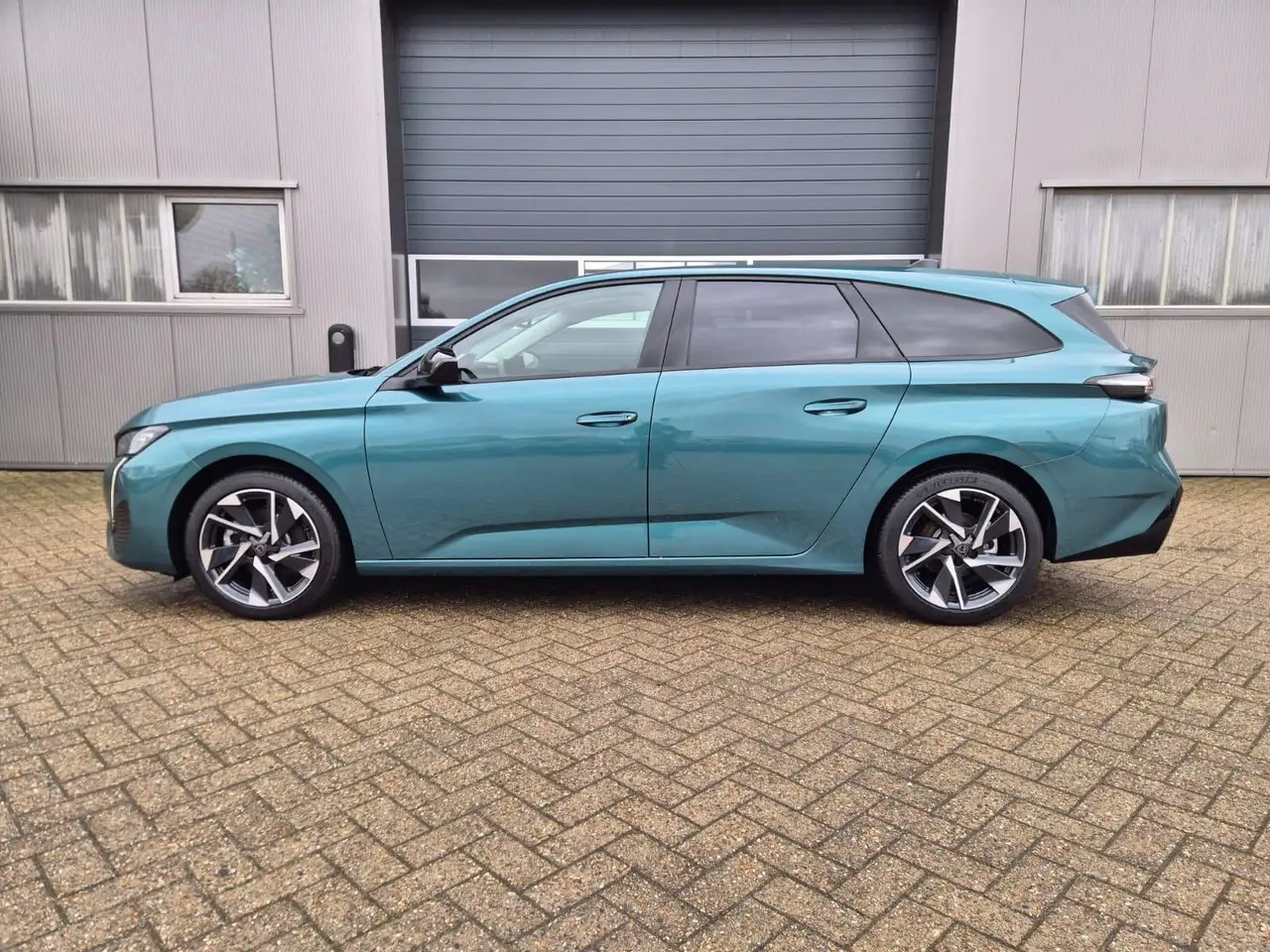 Peugeot 308 SW Allure 1.2 Hybrid 145PS Automatik LED-Scheinwer 4