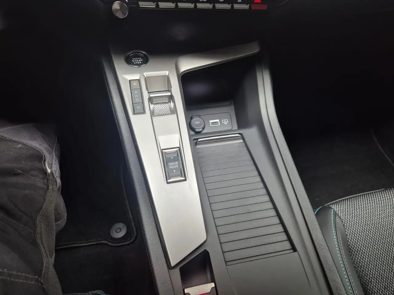 Peugeot 308 SW Allure 1.2 Hybrid 145PS Automatik LED-Scheinwer 27