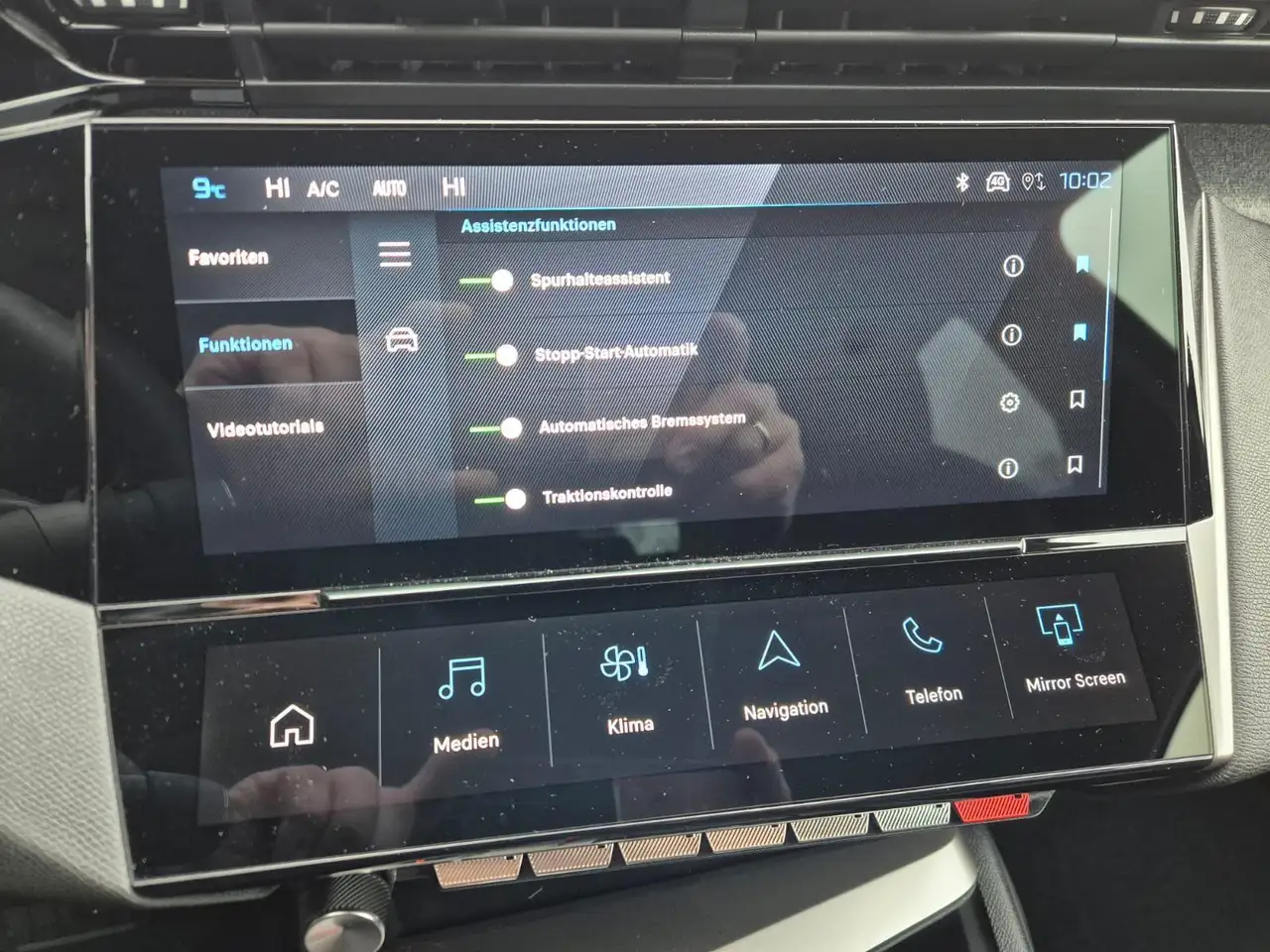 Peugeot 308 SW Allure 1.2 Hybrid 145PS Automatik LED-Scheinwer 23