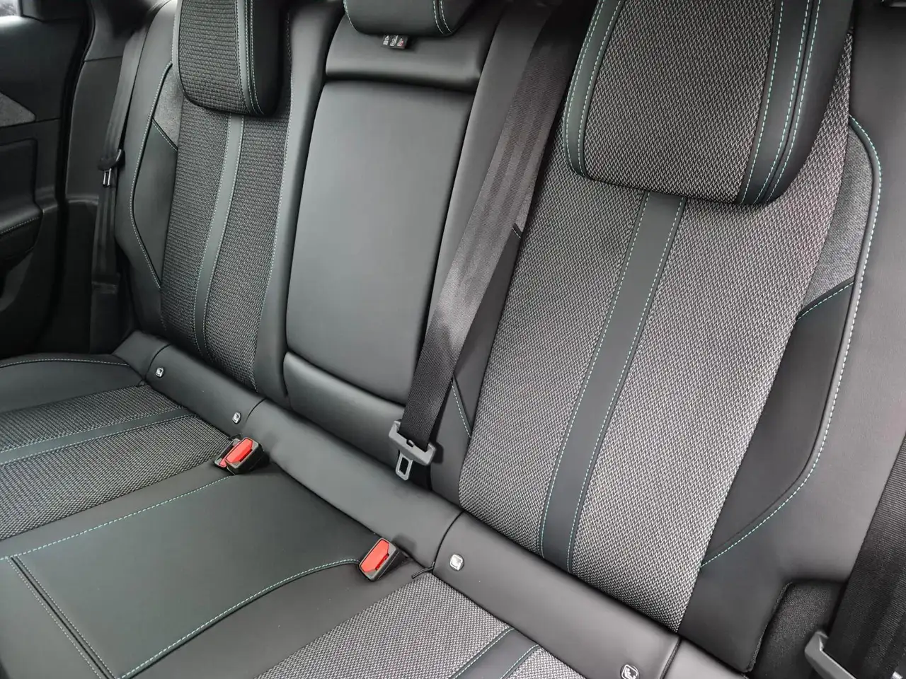 Peugeot 308 SW Allure 1.2 Hybrid 145PS Automatik LED-Scheinwer 12