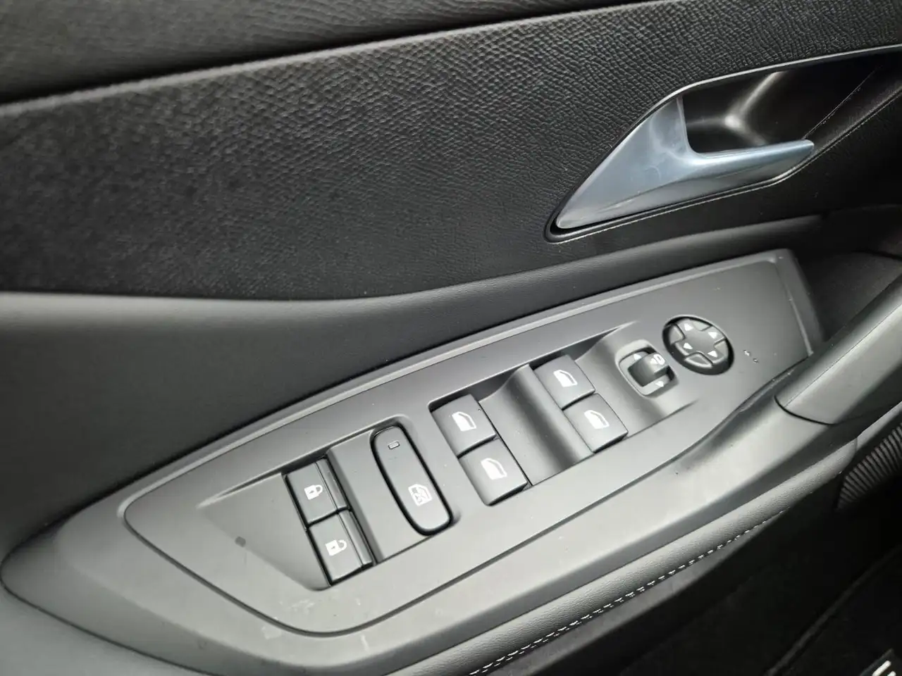 Peugeot 308 SW Allure 1.2 Hybrid 145PS Automatik LED-Scheinwer 14