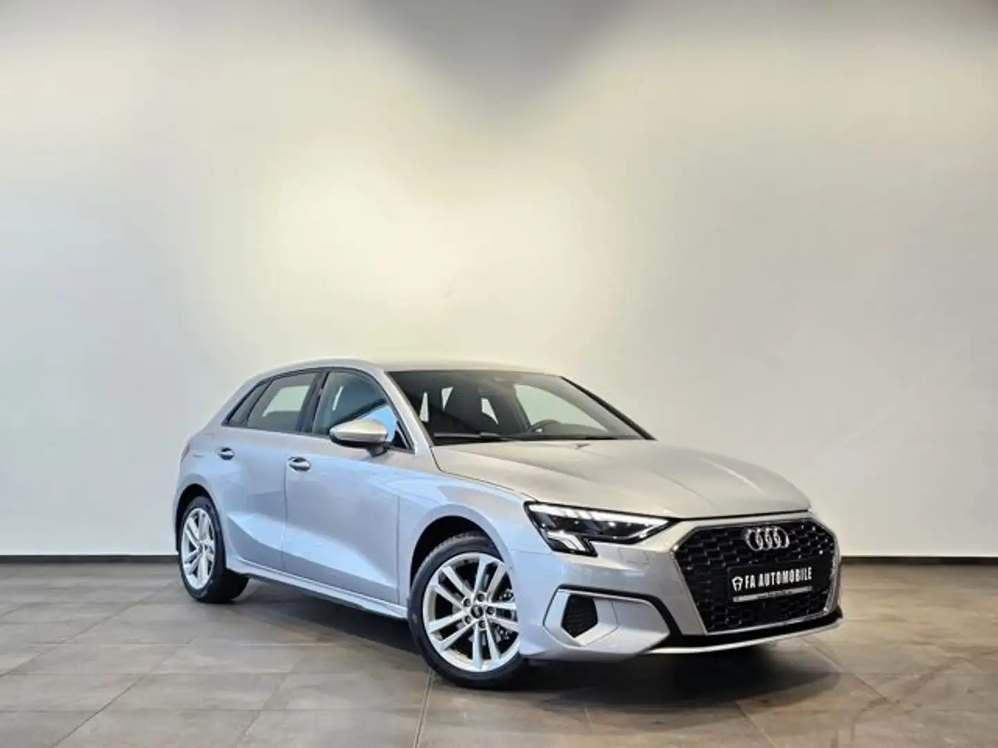Audi A3 Sportback 35 TFSI Advanced Dy.Led Navi S.Sitz Srebrny - 2