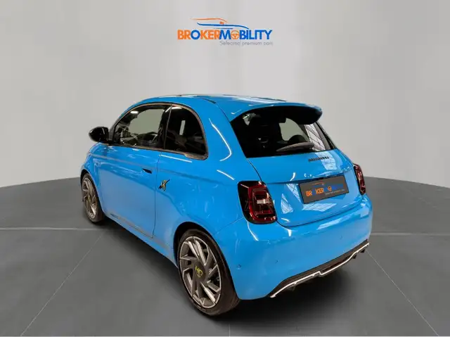 Abarth 500e view 6