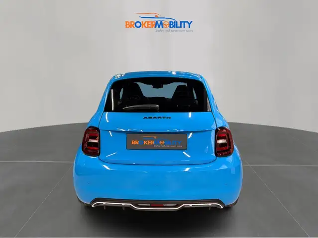 Abarth 500e view 5