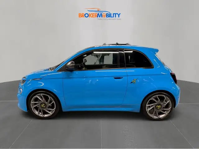 Abarth 500e view 4