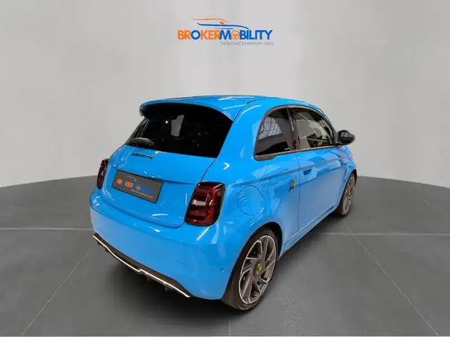 Abarth 500e view 7