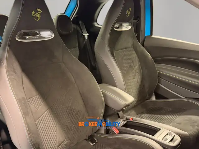 Abarth 500e view 10
