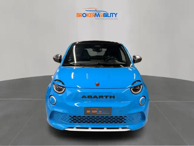 Abarth 500e view 3