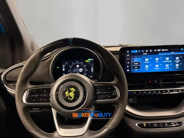 Abarth 500e view 8