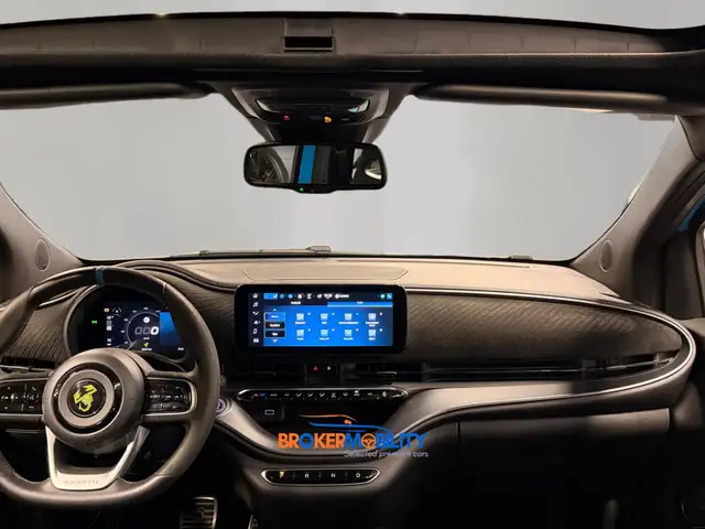 Abarth 500e view 9