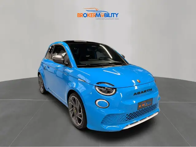 Abarth 500e view 2