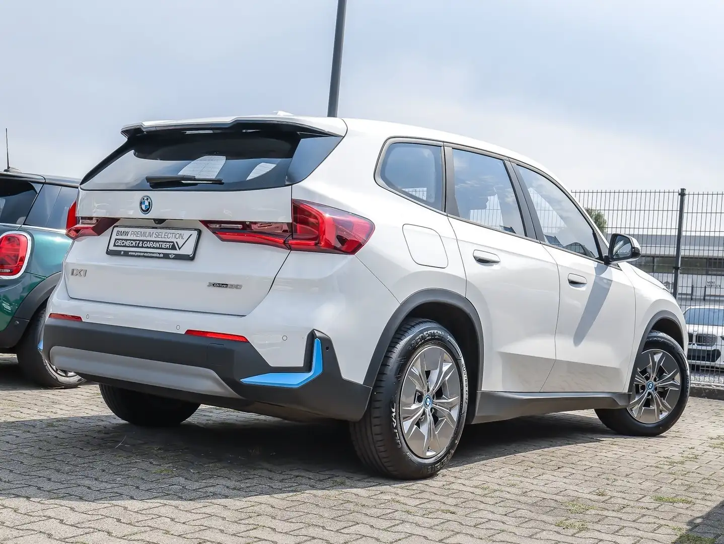 BMW iX1 xDrive30 Widscreen Display Navi RFK DAB Blanc - 2