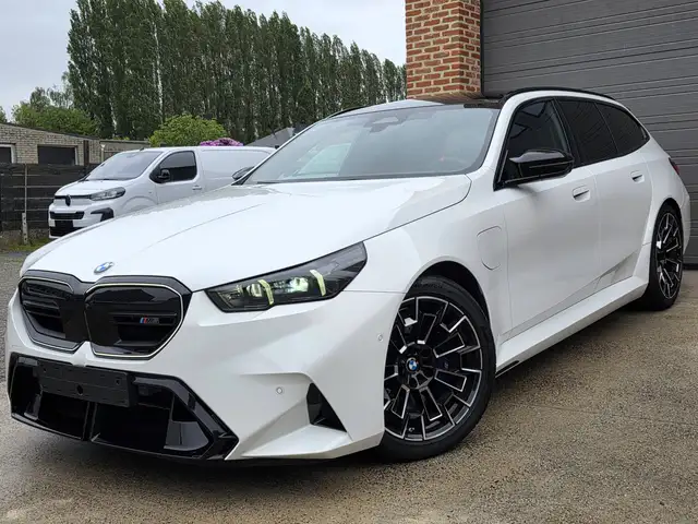 BMW M5 Touring - V8 727PK - 5.000 KM 39grCO² ALS NIEUW - AKRAPOVIC