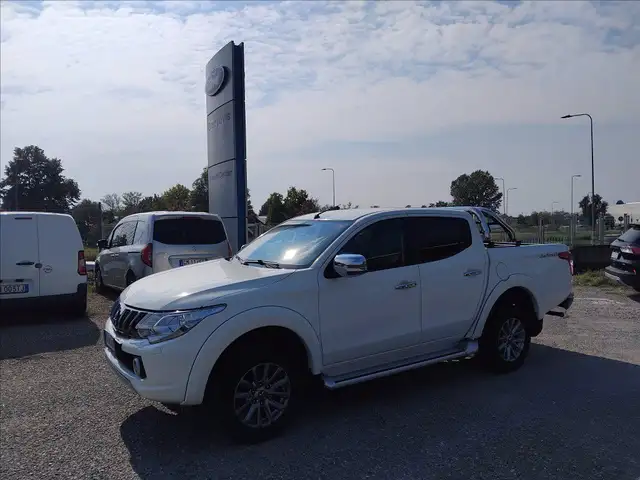 Mitsubishi L200 d.cab 2.4d Intense 4wd 181cv auto N1  NO IVA ESPOS
