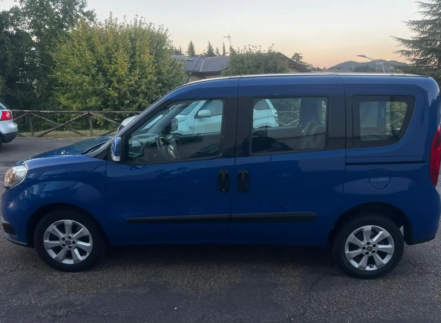 Fiat Doblo Doblo II 2015 1.6 mjt 16v Lounge 120cv Blu/Azzurro - 2