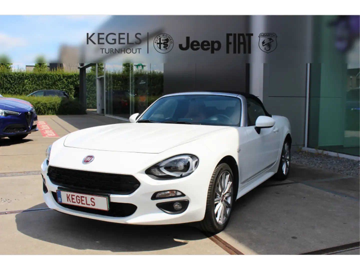 Fiat 124 Spider Lusso Blanc - 1