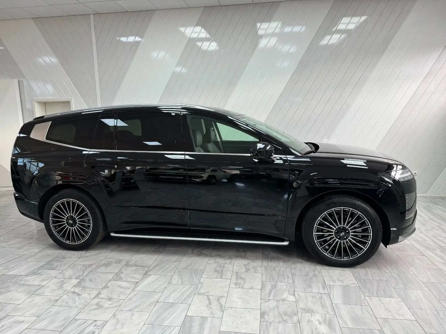 Hyundai IONIQ 9 4WD 6-Sitzer Uniq Relax AHK Černá - 1