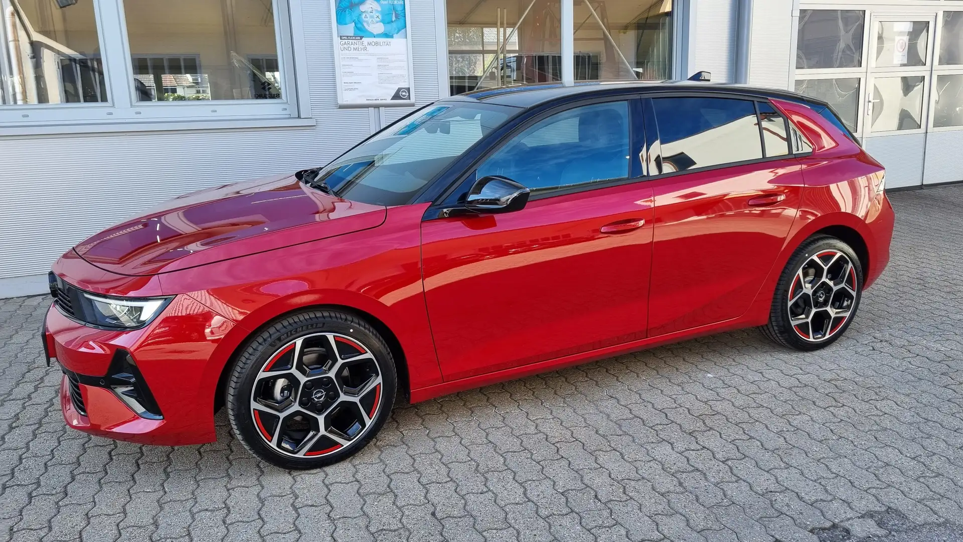 Opel Astra 1,2 Turbo GS Line Rot - 1