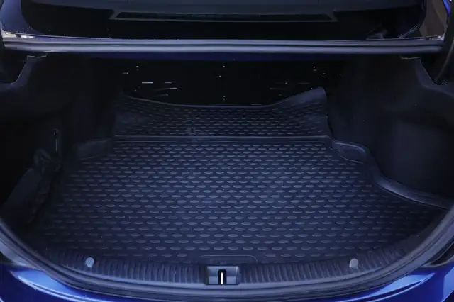 Mercedes-Benz C-Class view 19