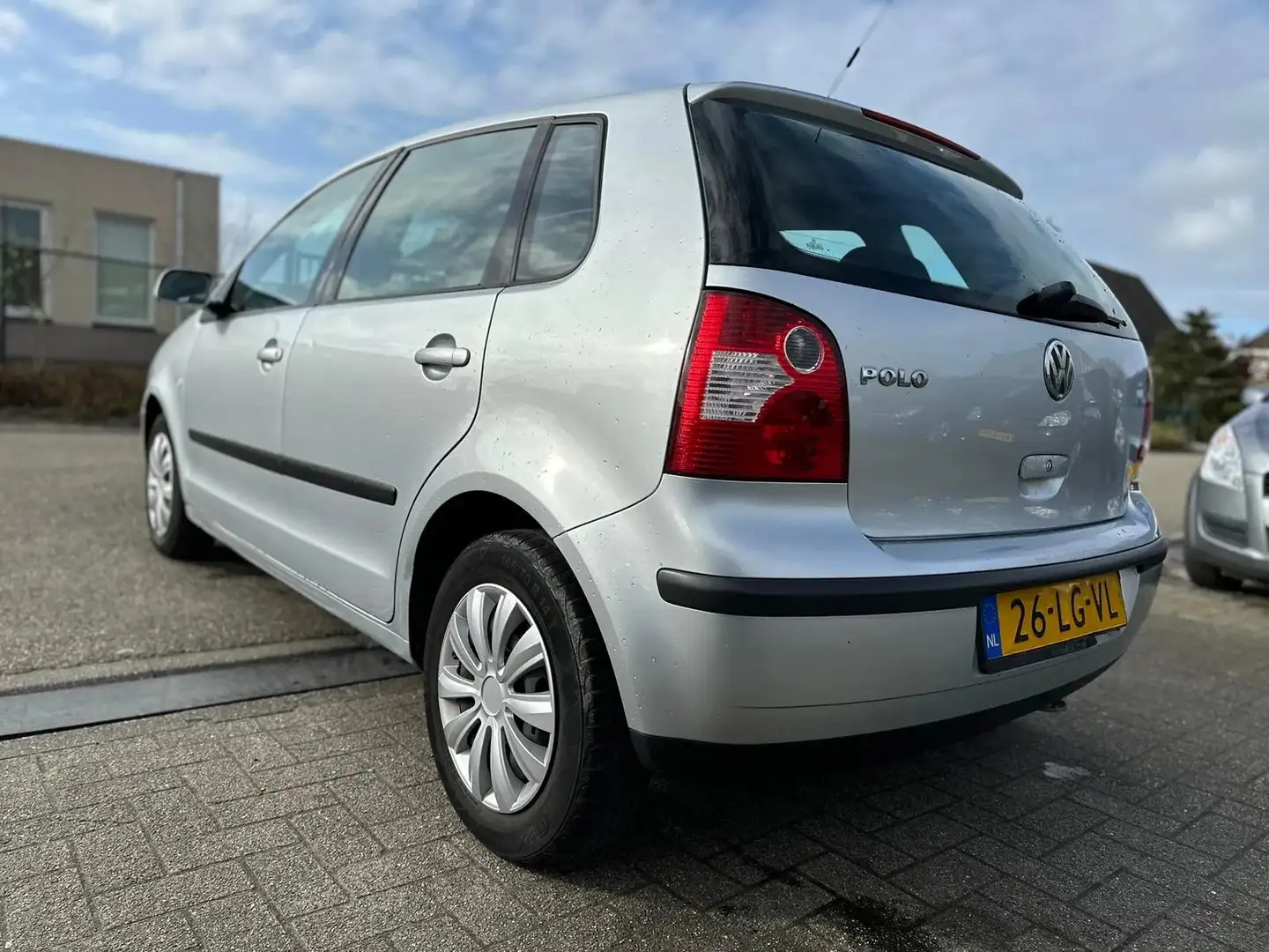 Volkswagen Polo 1.4-16V Comfortline Grijs - 2