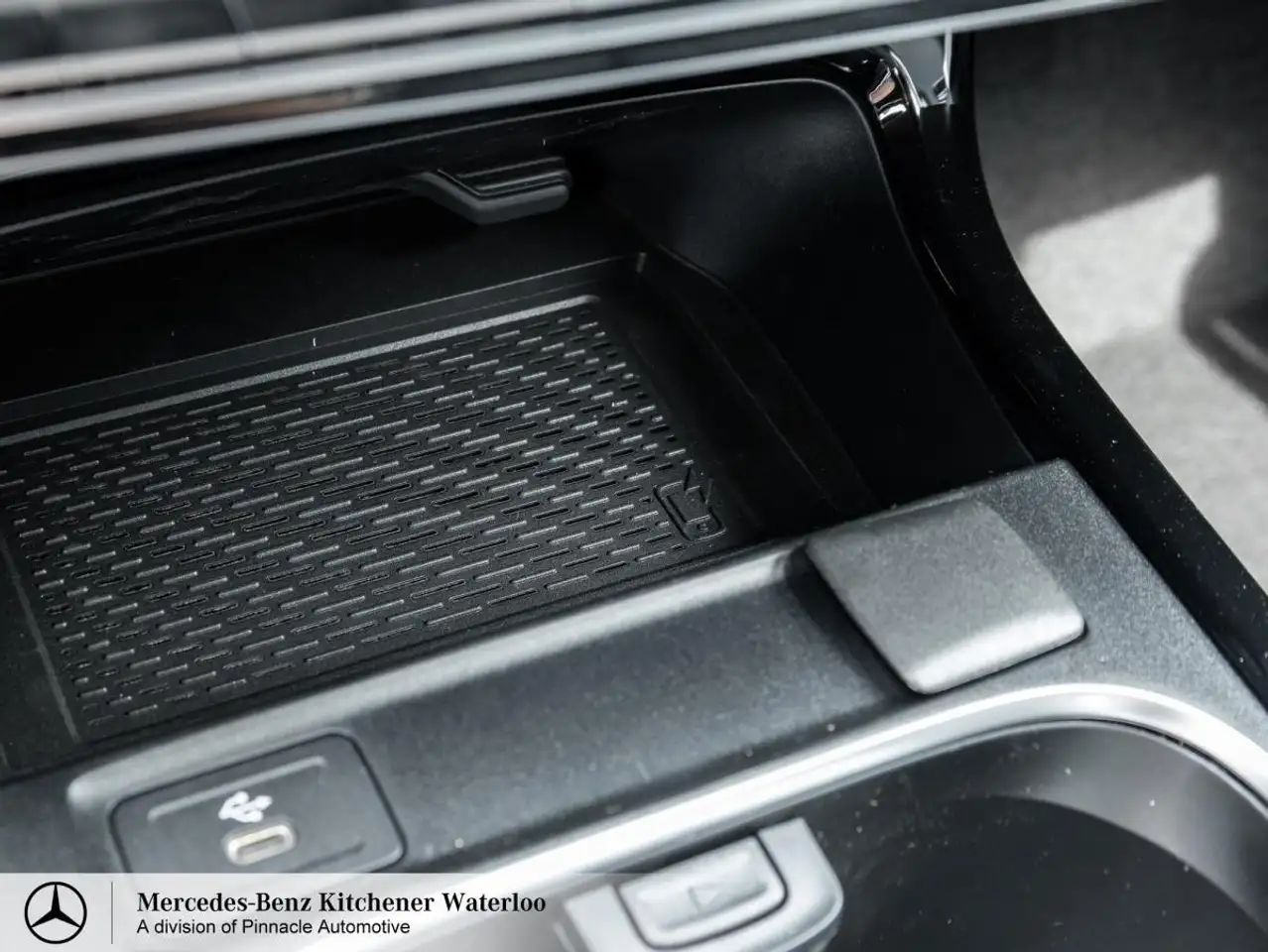 Mercedes-Benz CLA снимка Mercedes-Benz CLA
