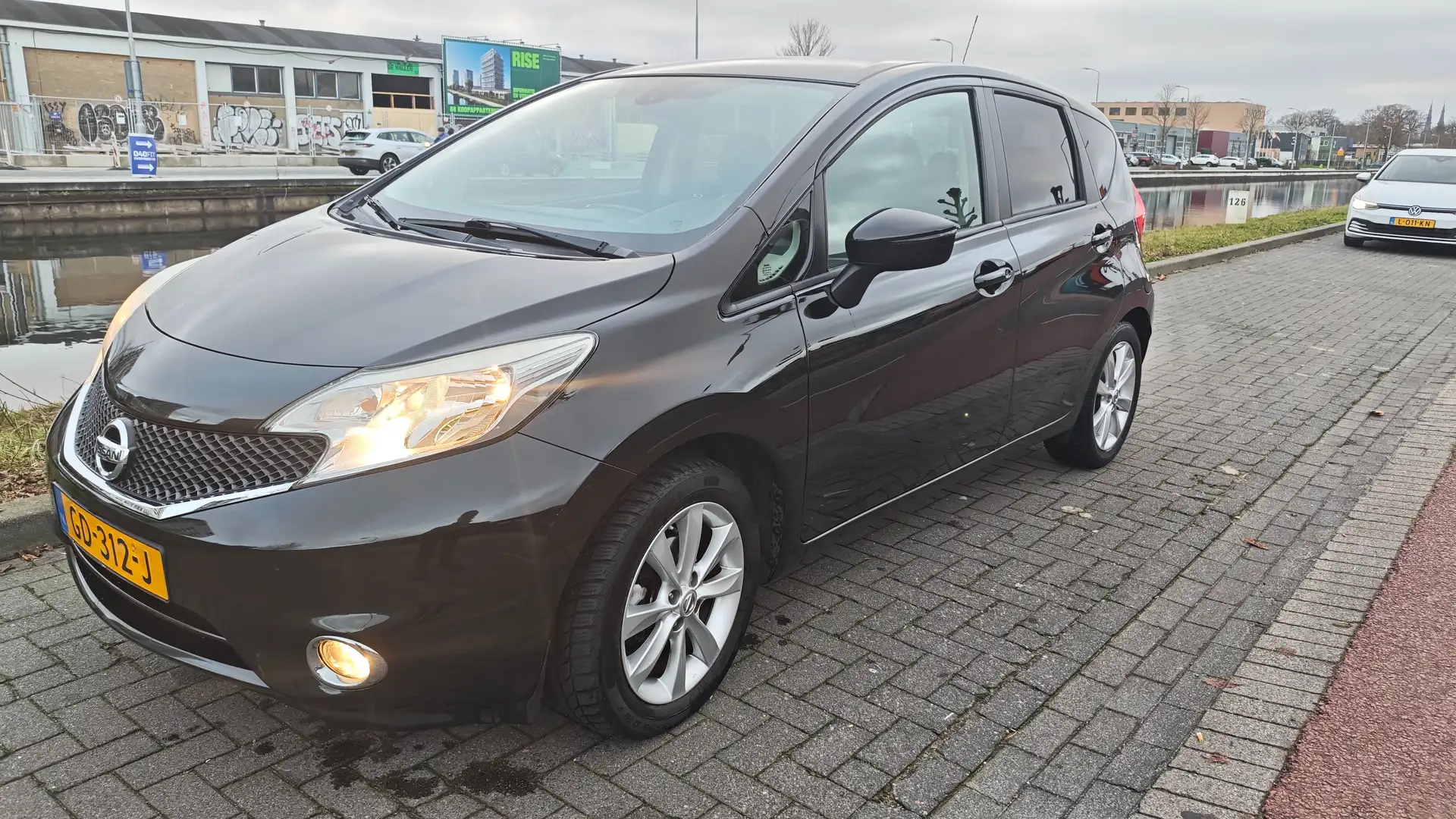 Nissan Note Note 1.2 DIG-S Connect Edition + Family Pack Zwart - 1