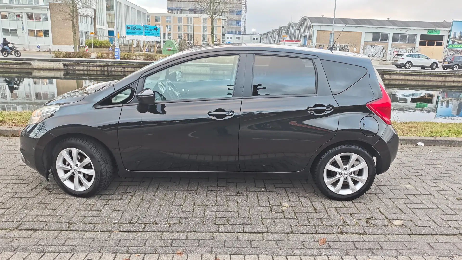 Nissan Note Note 1.2 DIG-S Connect Edition + Family Pack Zwart - 2