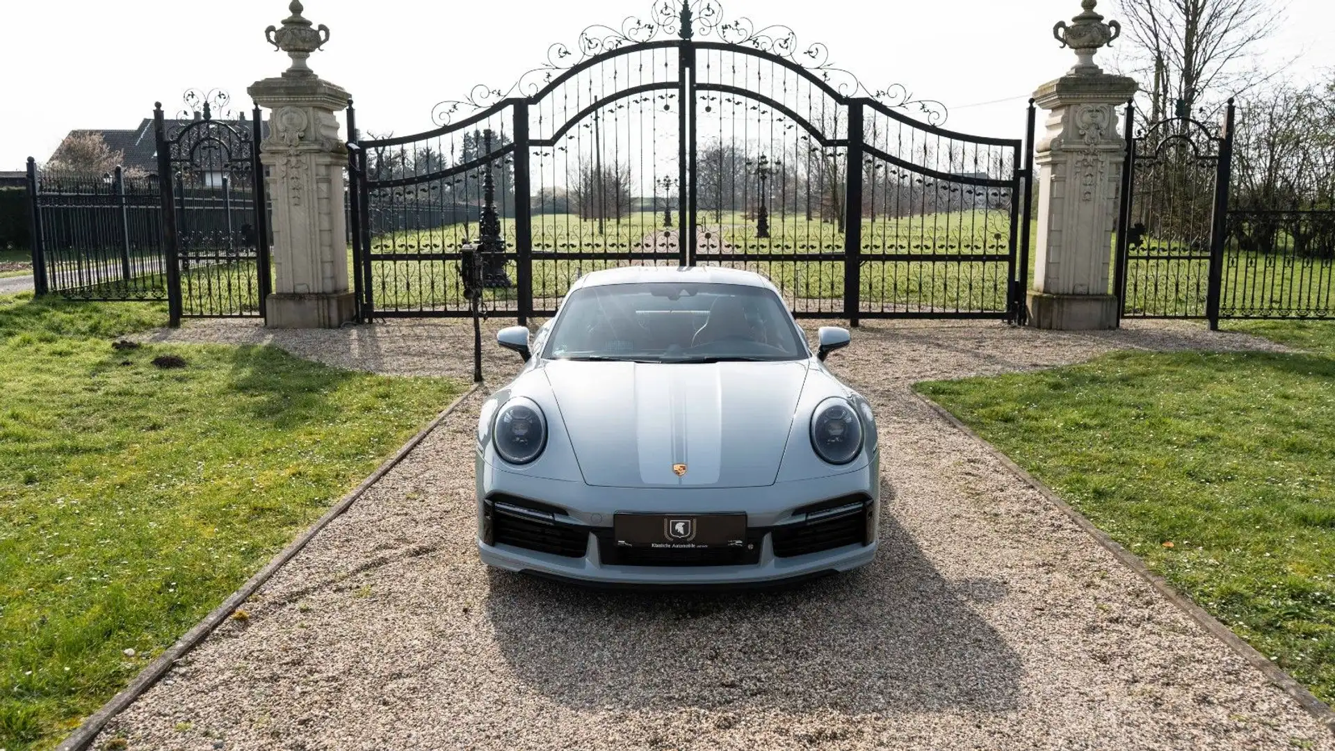 Porsche 992 Sport Classic im Neuzustand Grau - 1