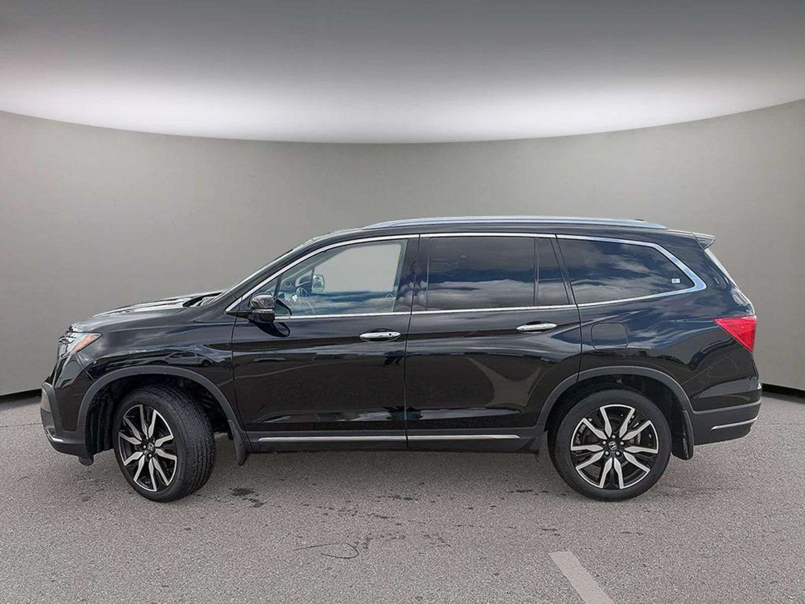 2019 Honda Pilot Touring 7-Passenger: AWD/APPLE CARPLAY/NAV/LEATHER — снимка 1