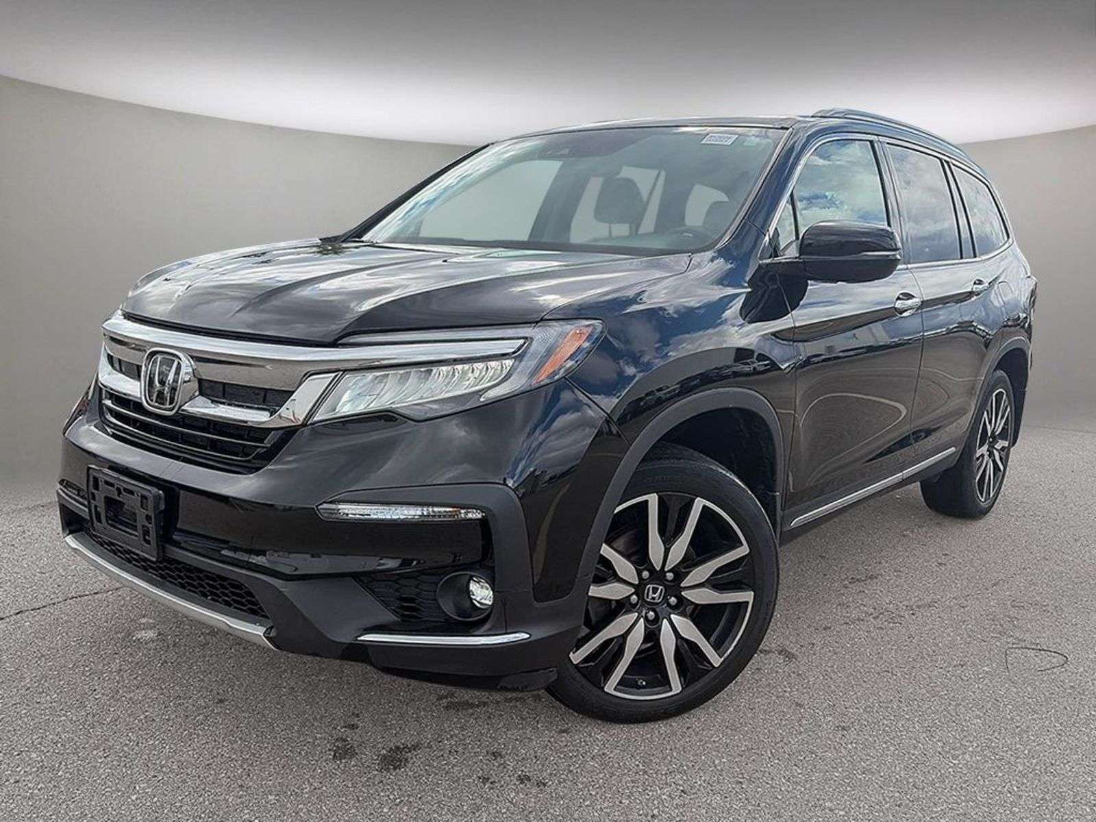 2019 Honda Pilot Touring 7-Passenger: AWD/APPLE CARPLAY/NAV/LEATHER