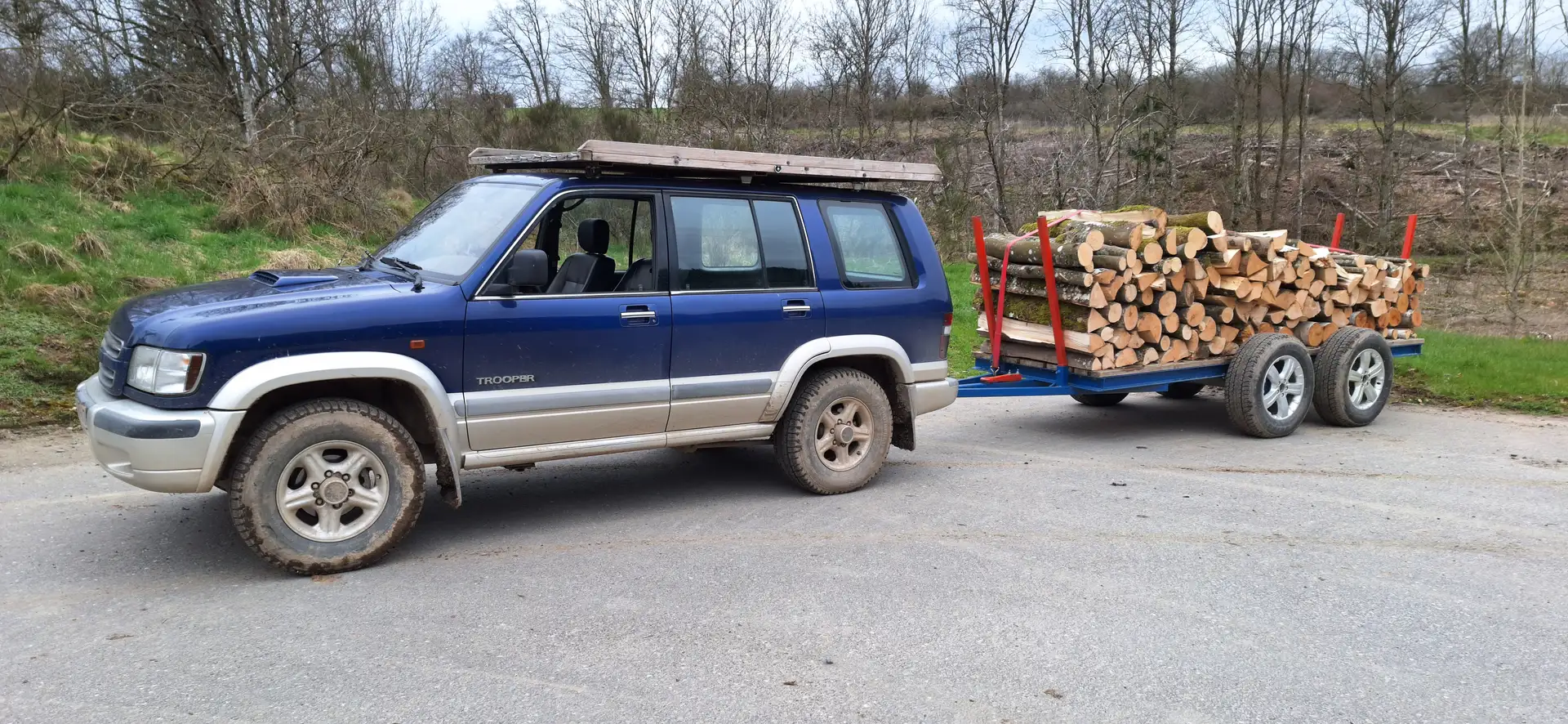 Isuzu Trooper Blauw - 1