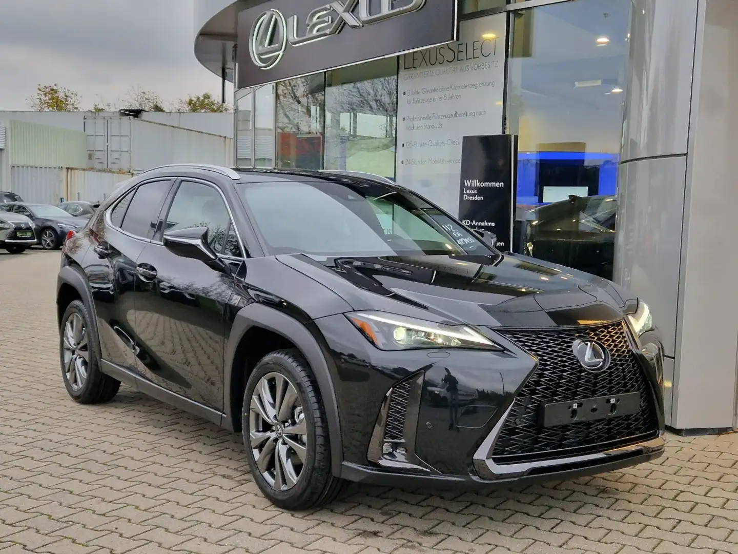 Lexus UX 300e UX 300h F Sport Design ACC FLA SpurH LM Šedá - 1