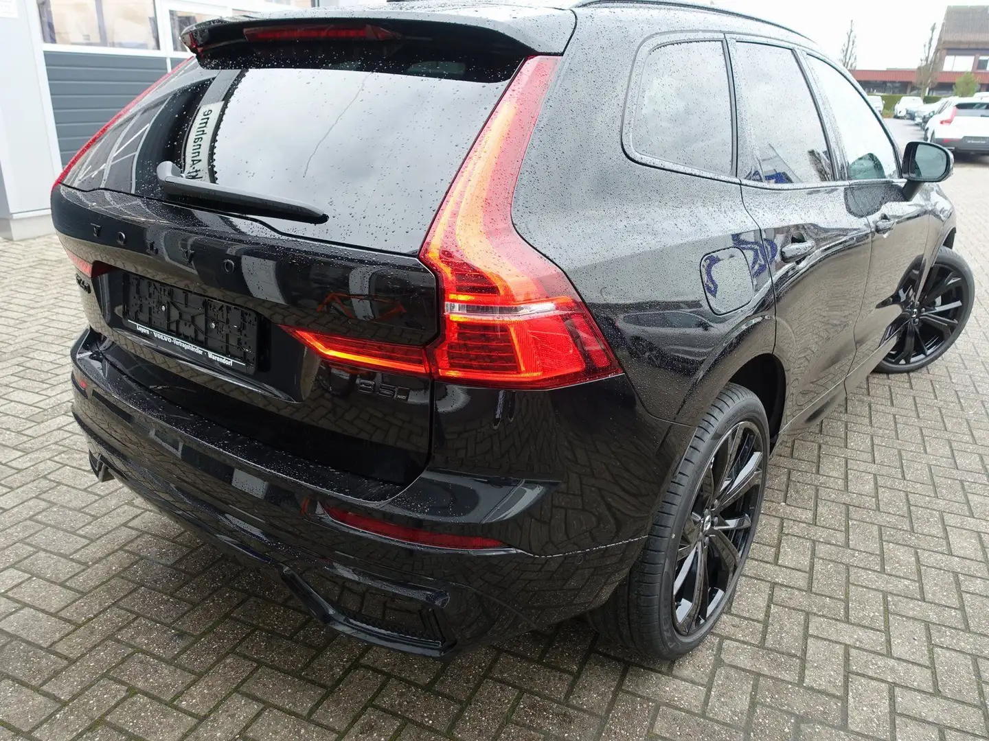 Volvo XC60 Black Edition Plus B5 AWD/Pano/360°/HeadUP Schwarz - 2