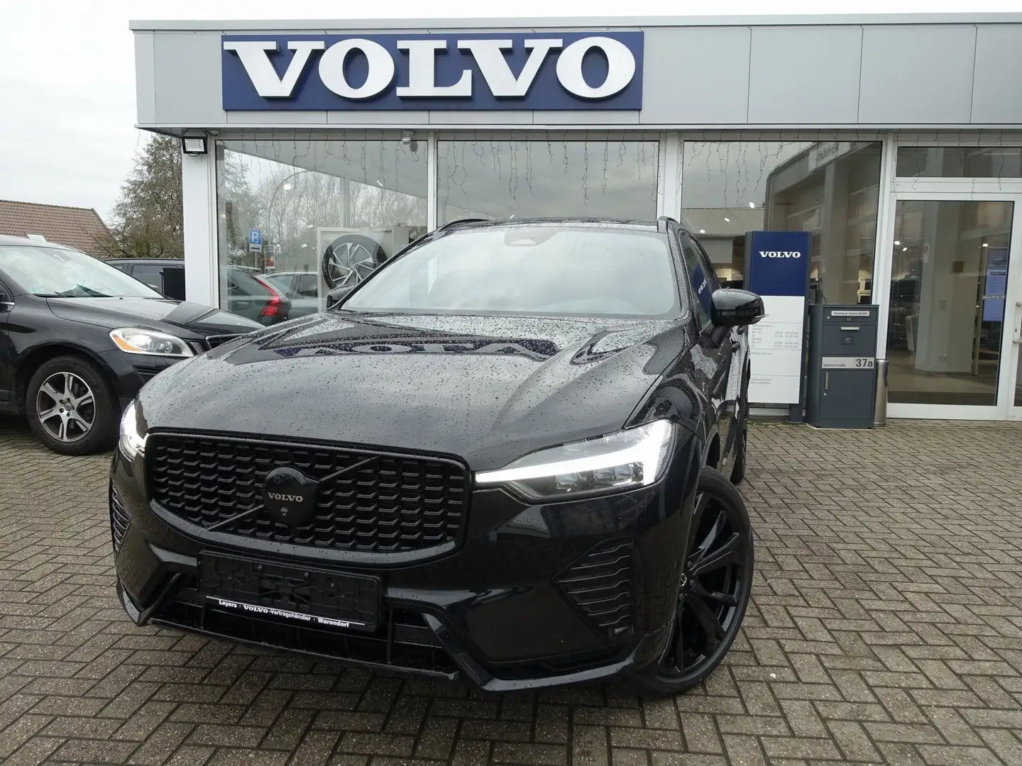 Volvo XC60 Black Edition Plus B5 AWD/Pano/360°/HeadUP Schwarz - 1