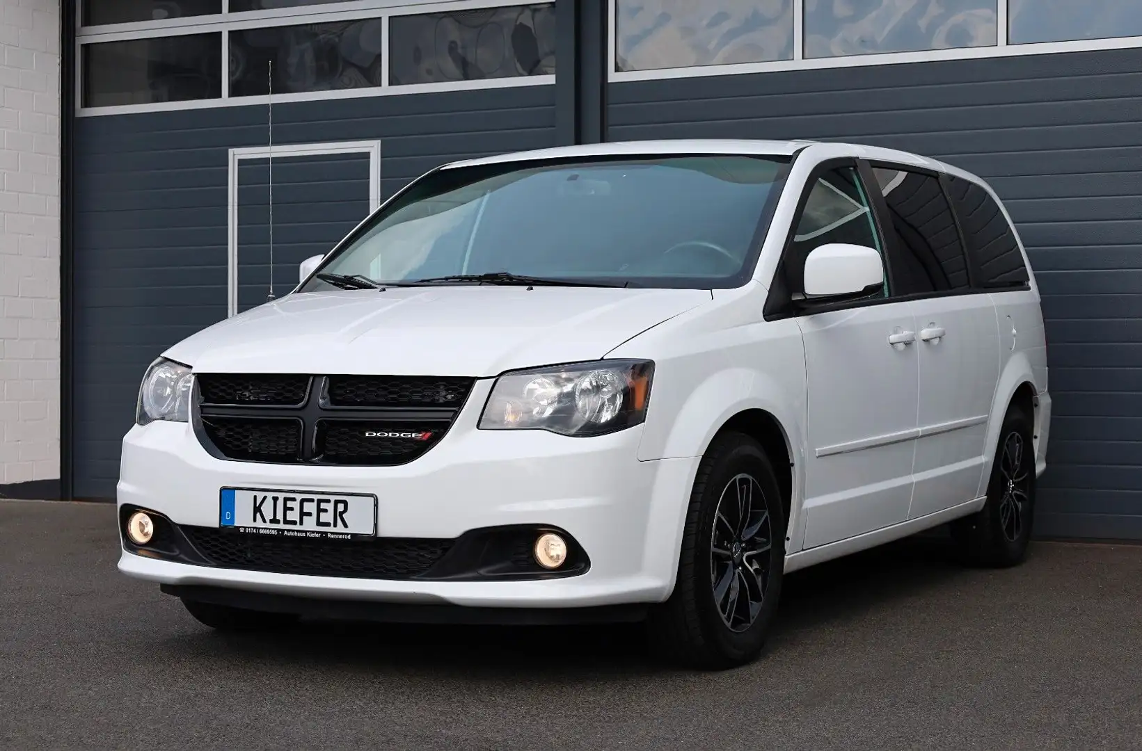 Dodge Grand Caravan 3.6 V6/Fernstart/TV/SHZ/LHZ/KAMERA - 1