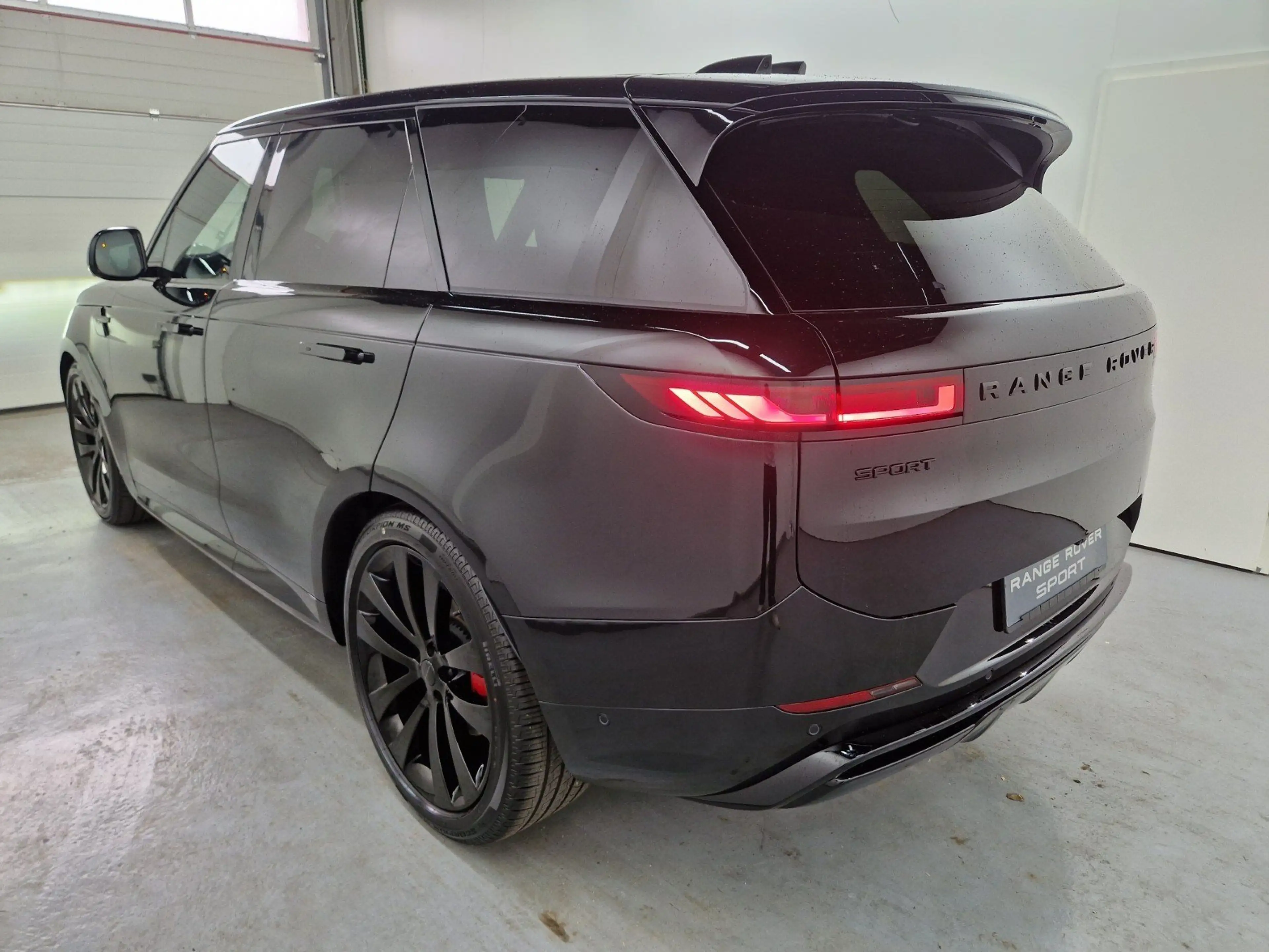 Land Rover Range Rover Sport D300 Dynamic SE AHK Pano — photo 2