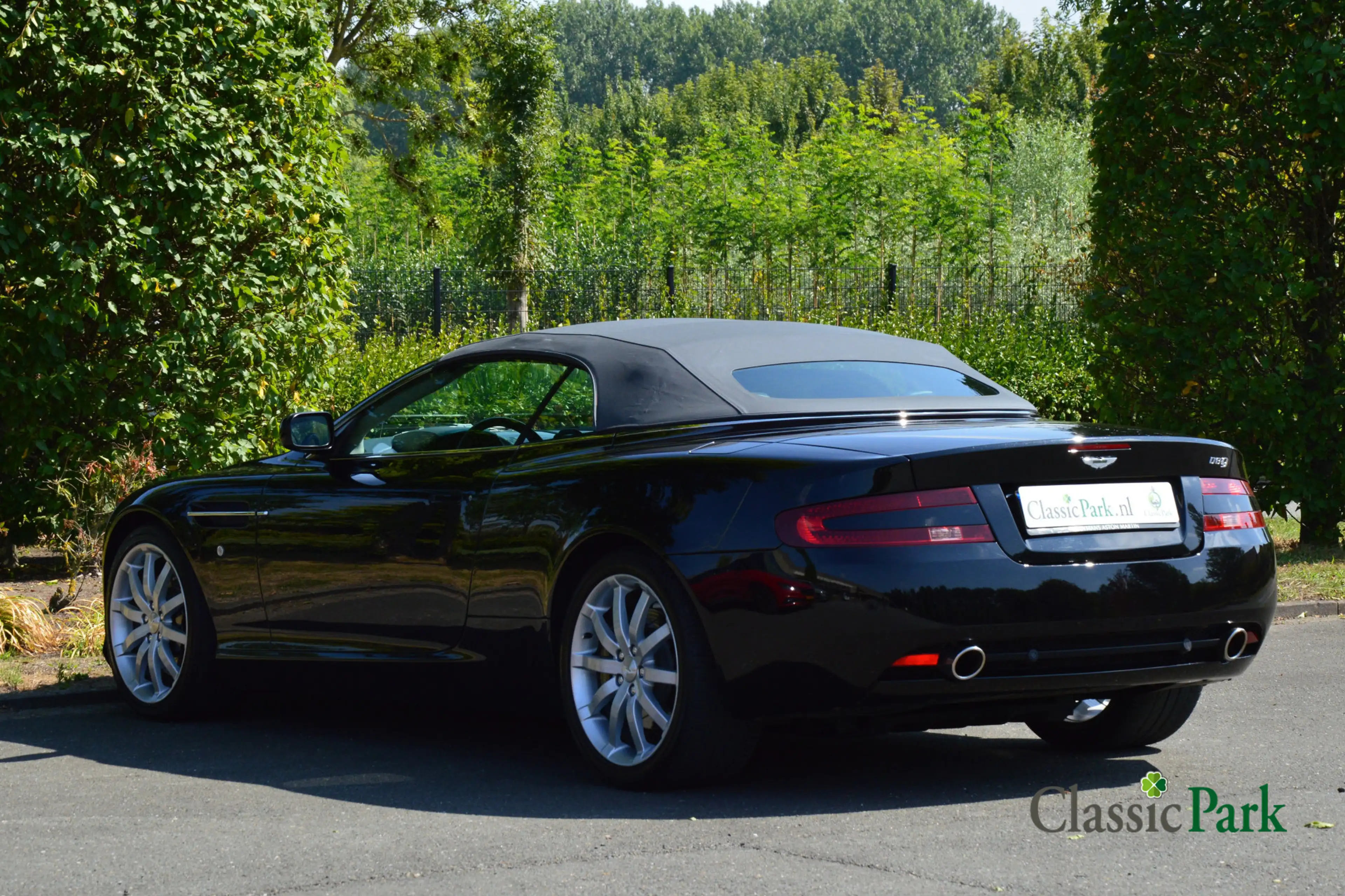 Aston Martin DB9 Volante — photo 7