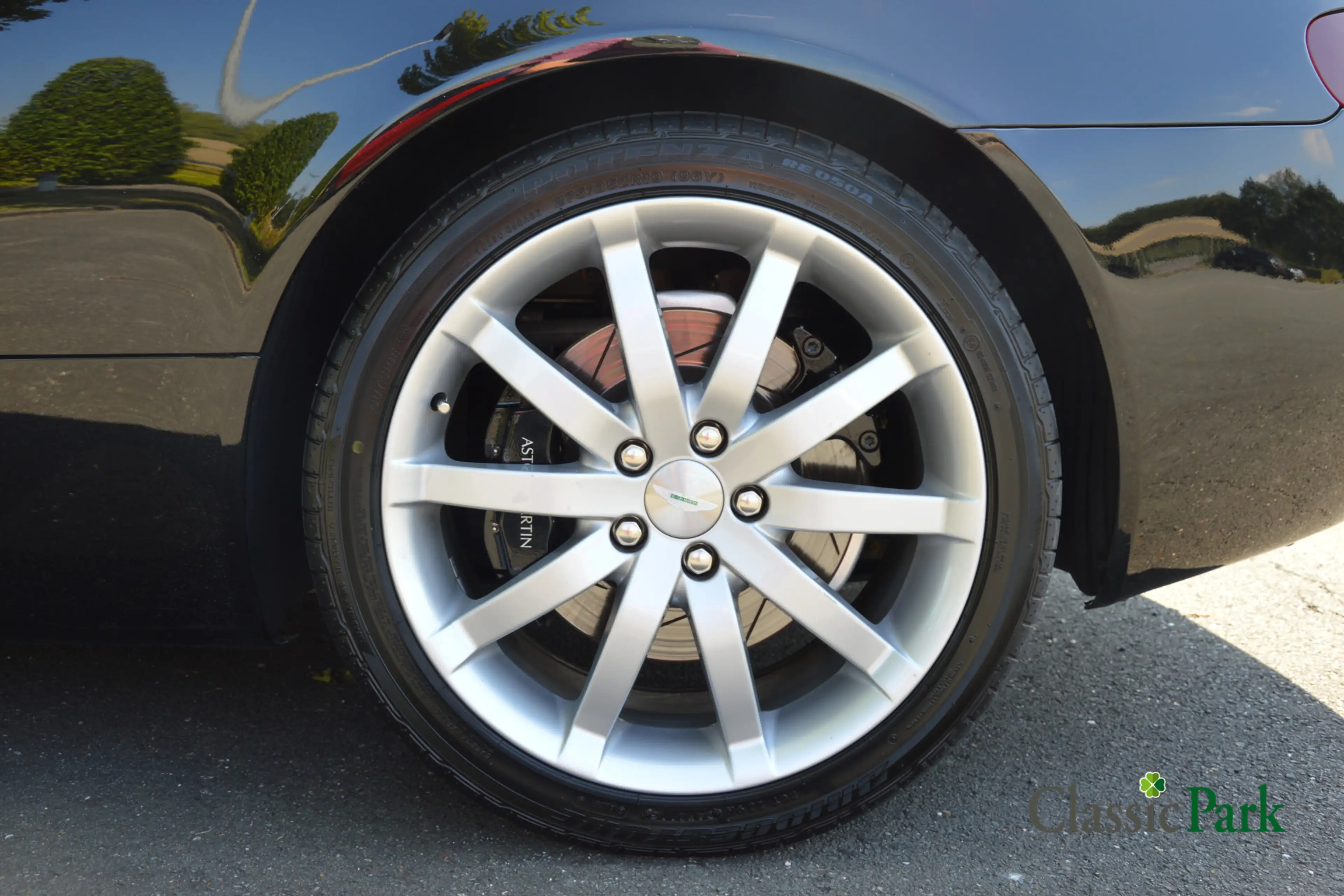 Aston Martin DB9 Volante — photo 14