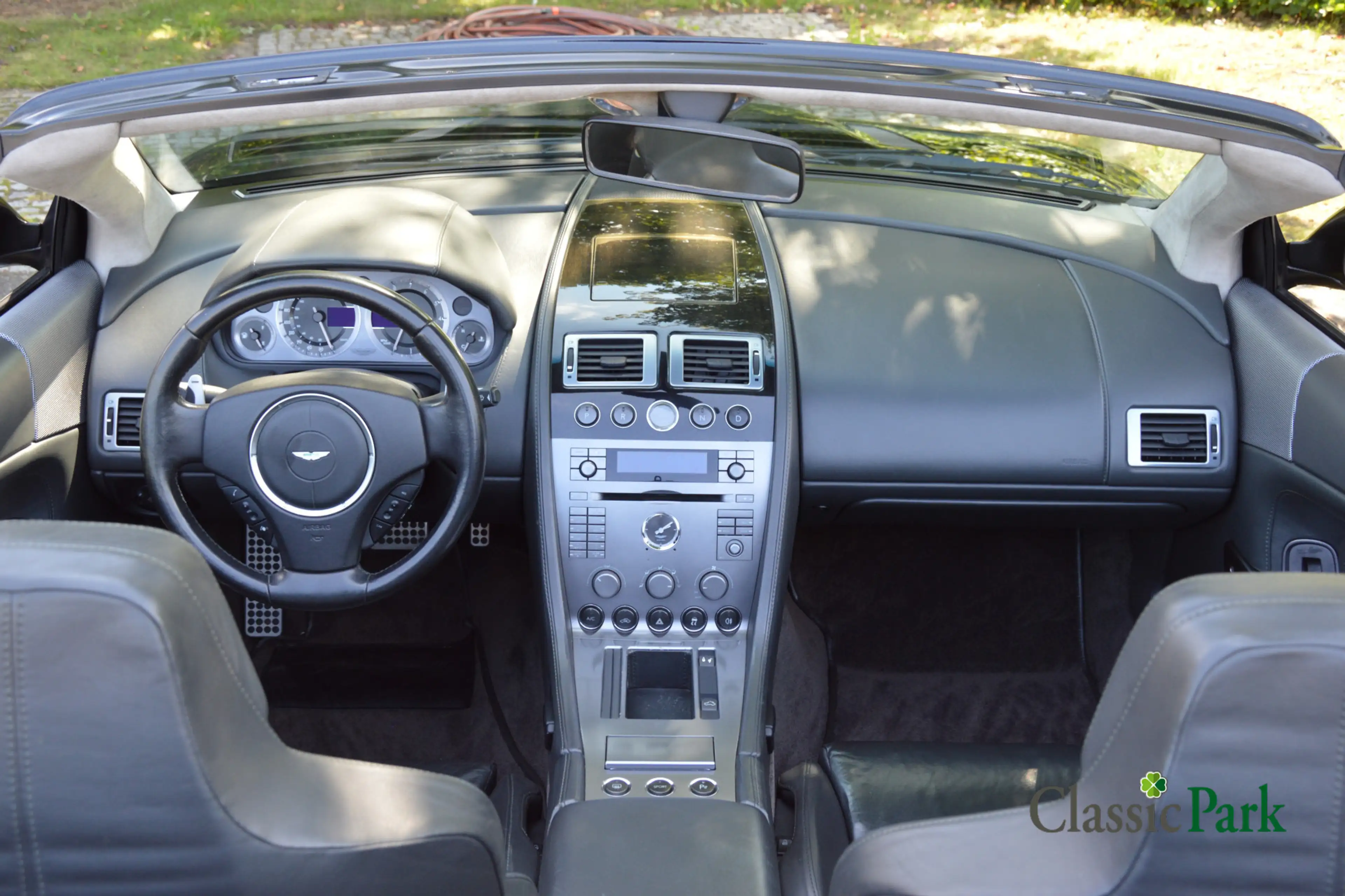 Aston Martin DB9 Volante — photo 12