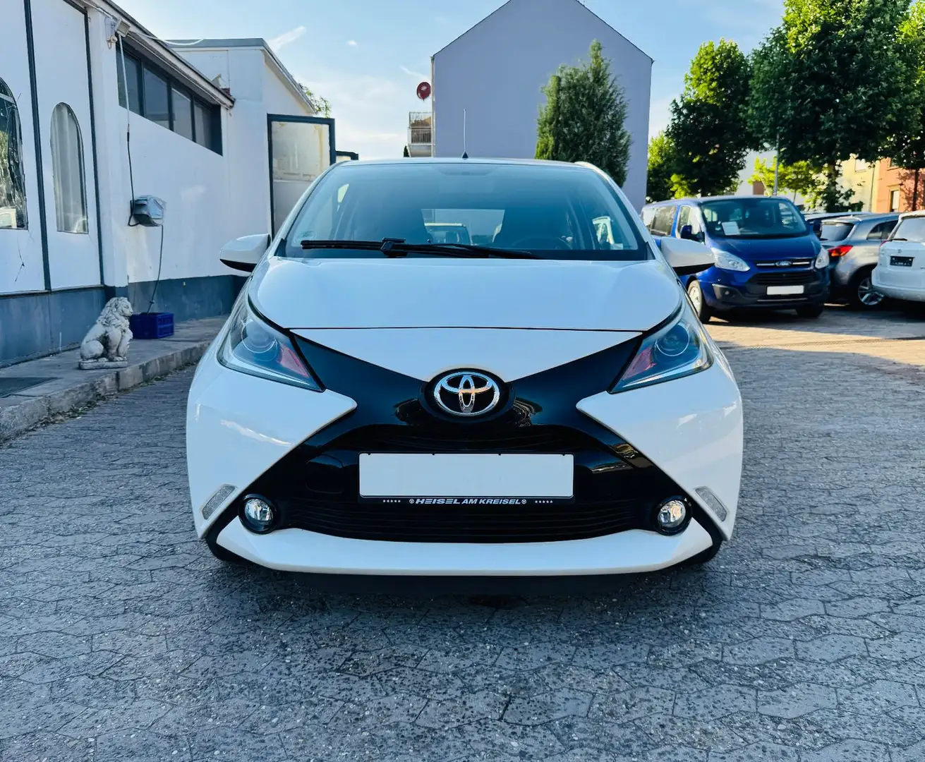 Toyota Aygo x-play touch Klimaautomatik Kamera Tempomat Alb - 2