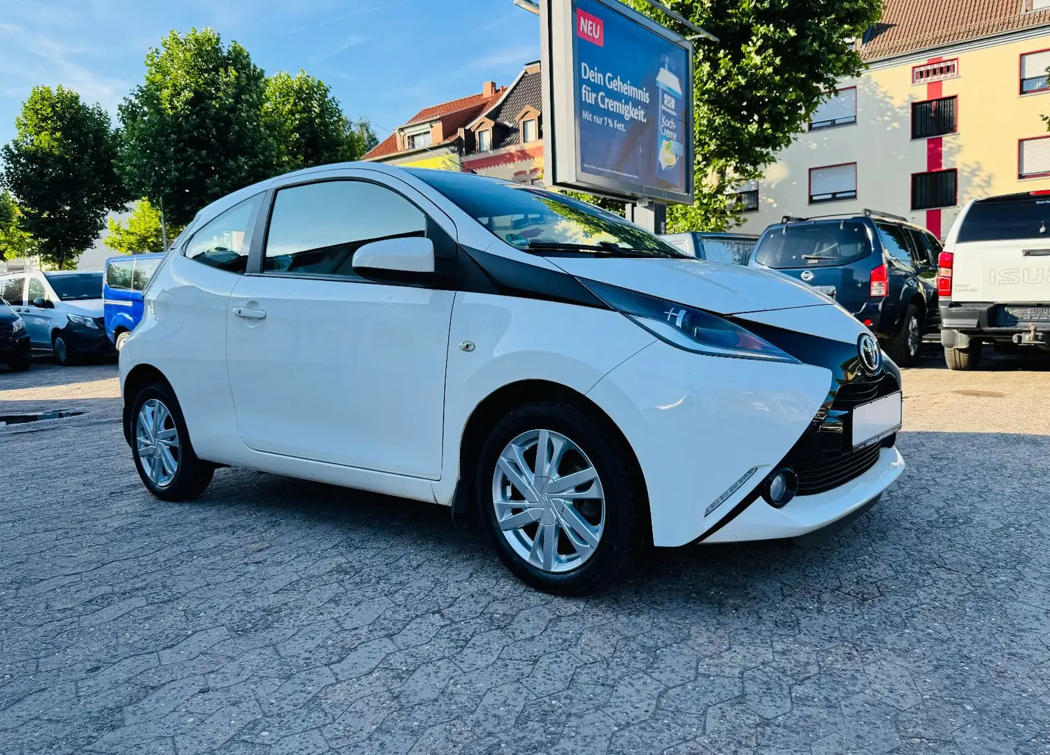 Toyota Aygo x-play touch Klimaautomatik Kamera Tempomat Alb - 1