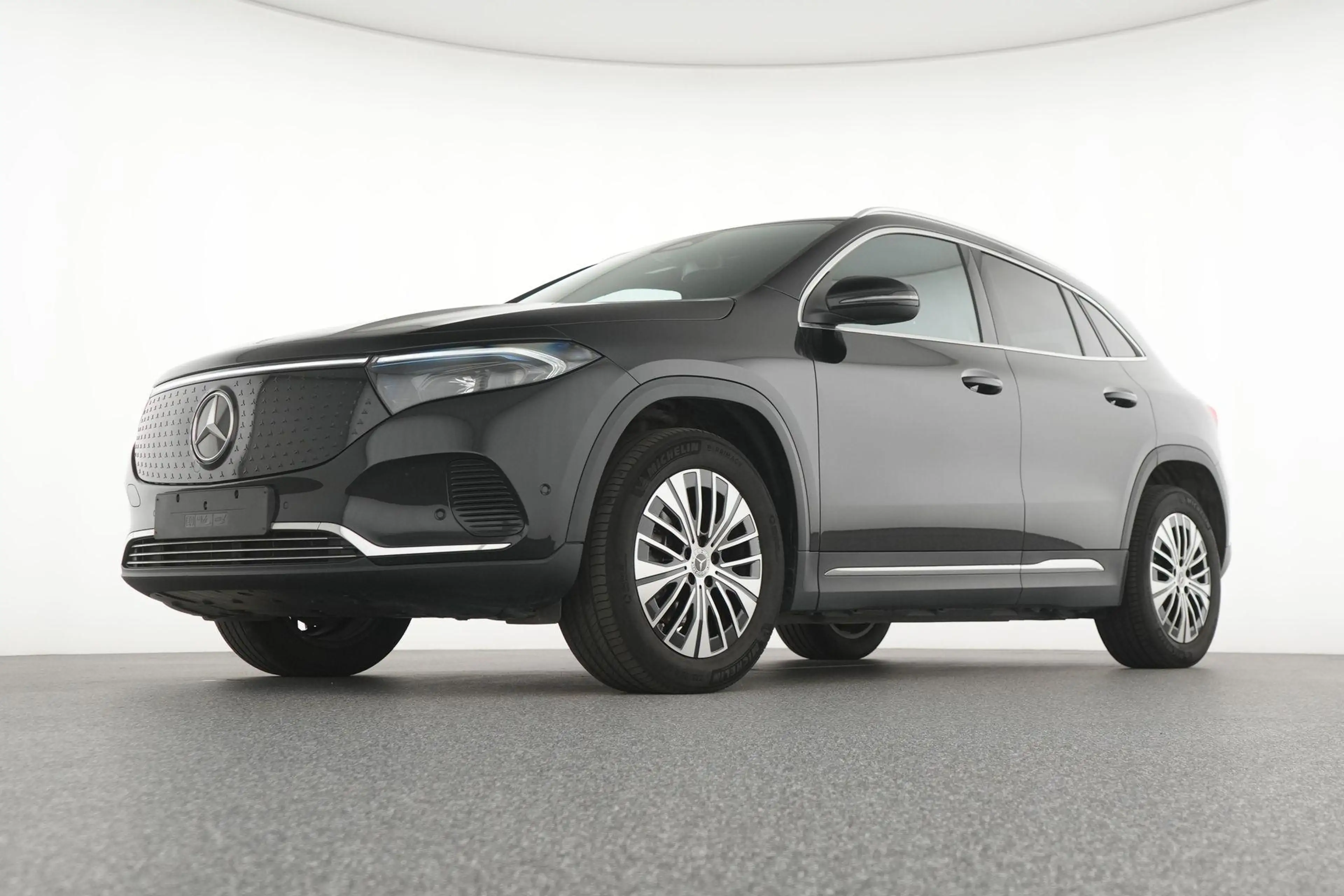 Mercedes-Benz EQA 250 250+ Luxury Line — photo 10
