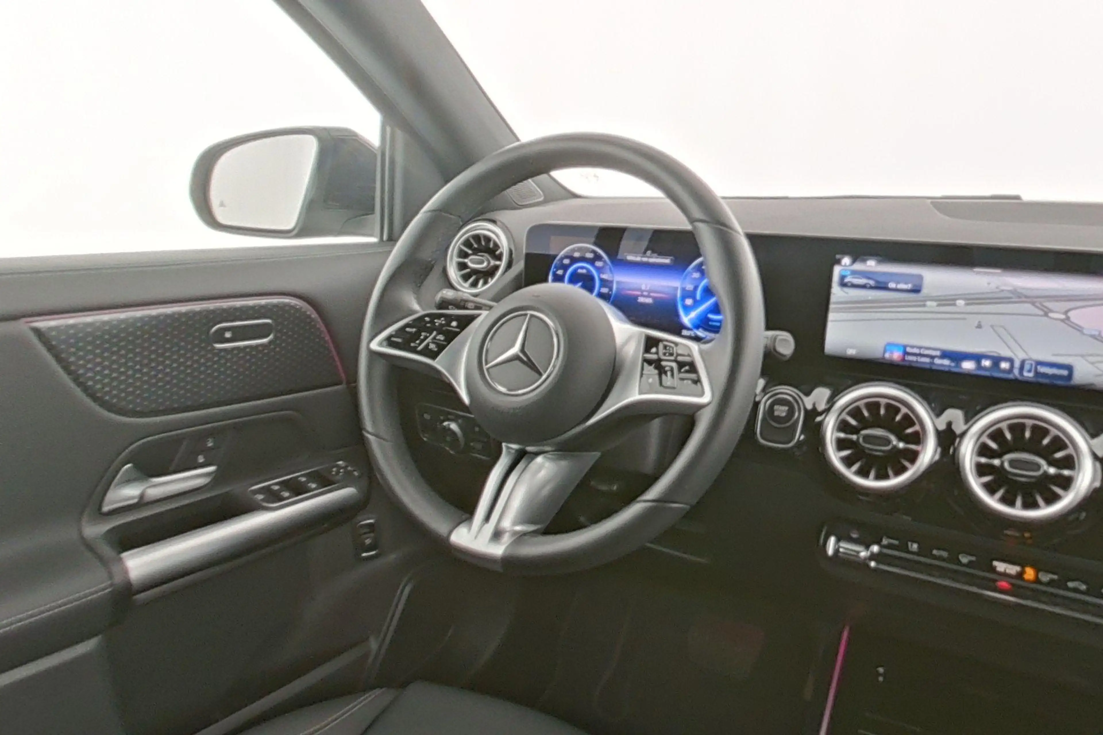 Mercedes-Benz EQA 250 250+ Luxury Line — photo 13