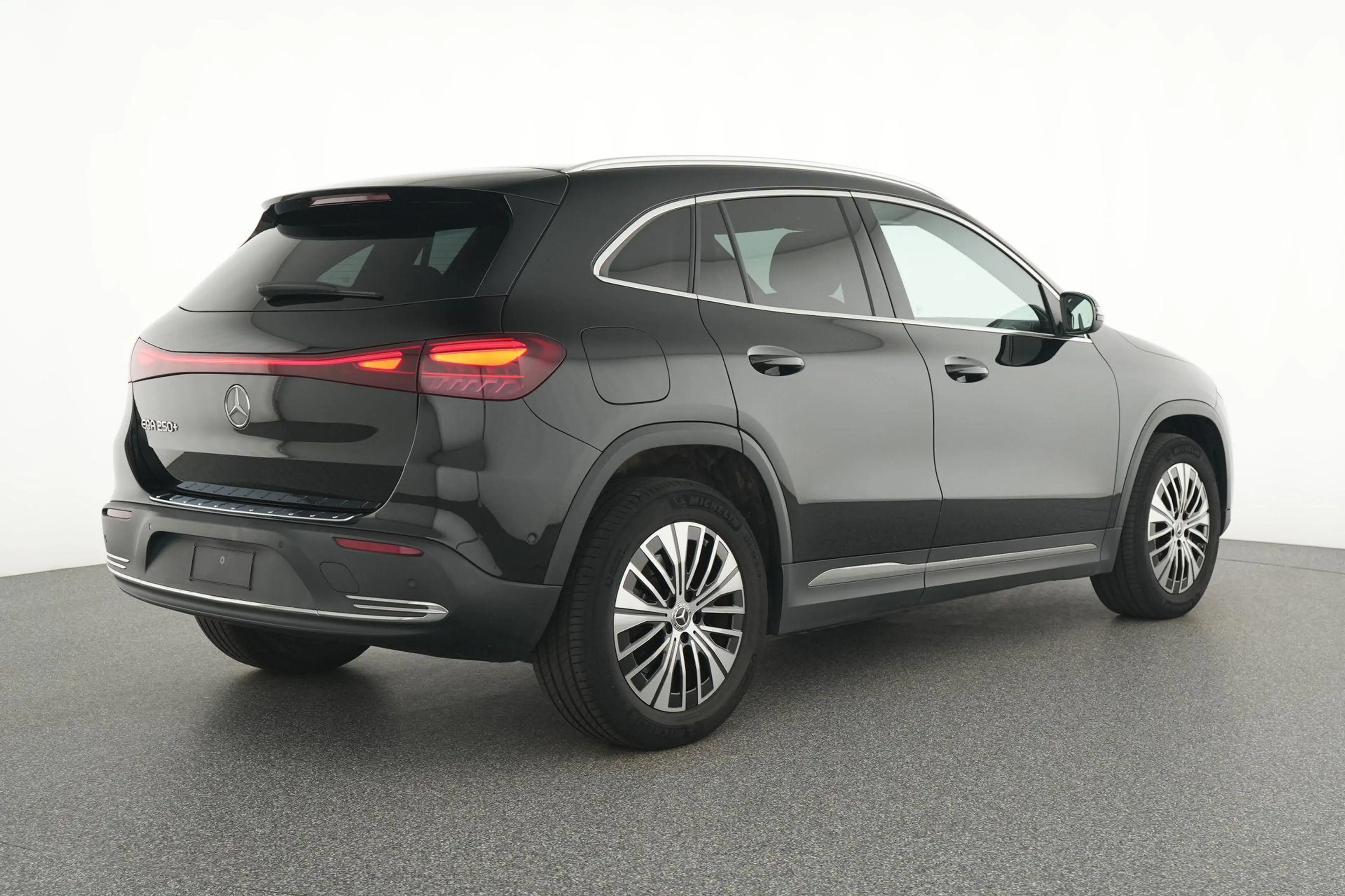 Mercedes-Benz EQA 250 250+ Luxury Line — photo 4